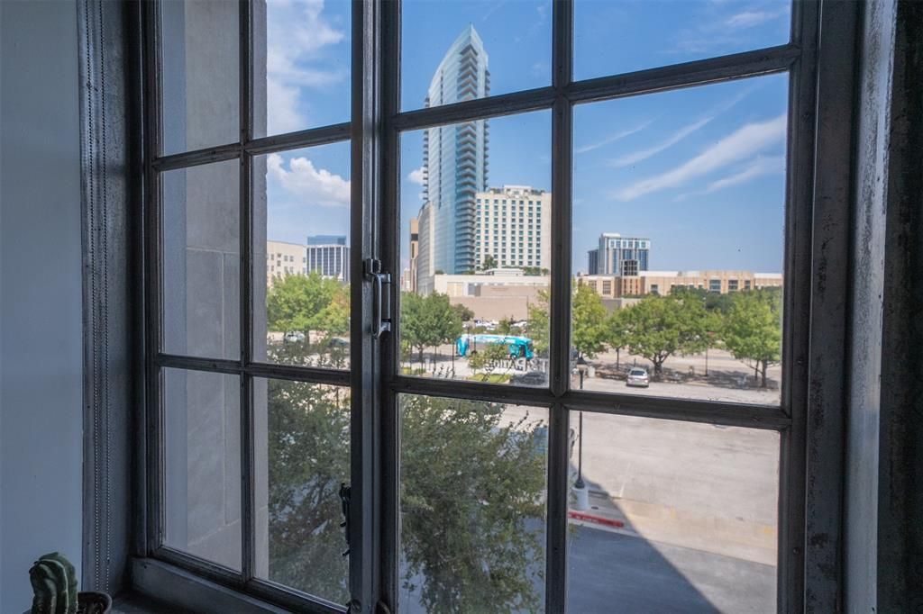 221 W Lancaster Avenue, Unit 2012, Fort Worth, TX 76102 Main Photo