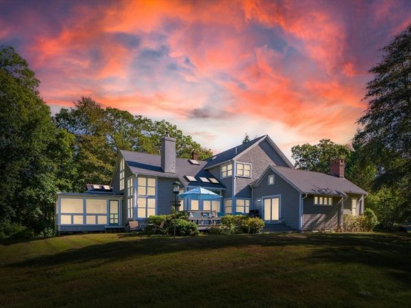 24 Eagle Dr, Dartmouth, MA 02714