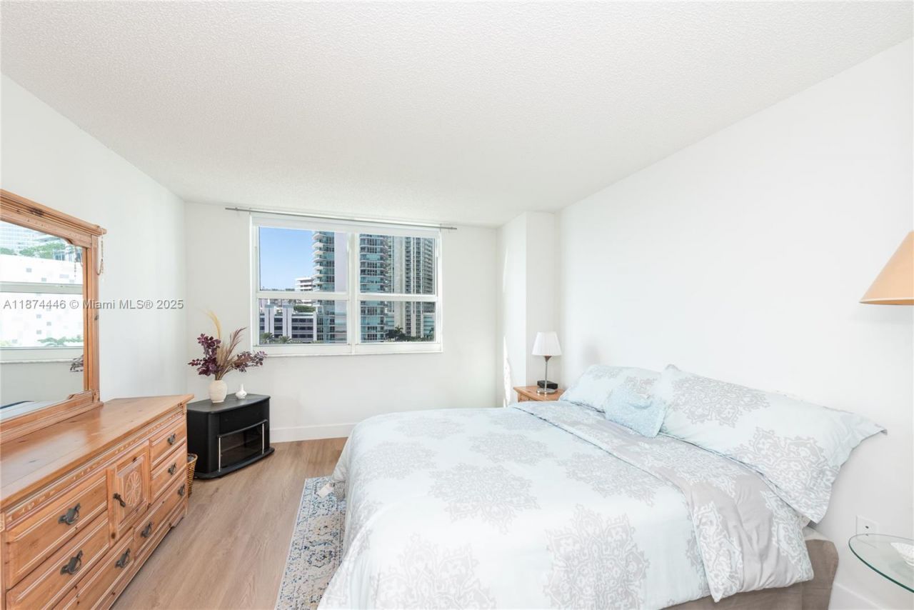 1155 Brickell Bay Dr, Unit 609, Miami, FL 33131 Photo