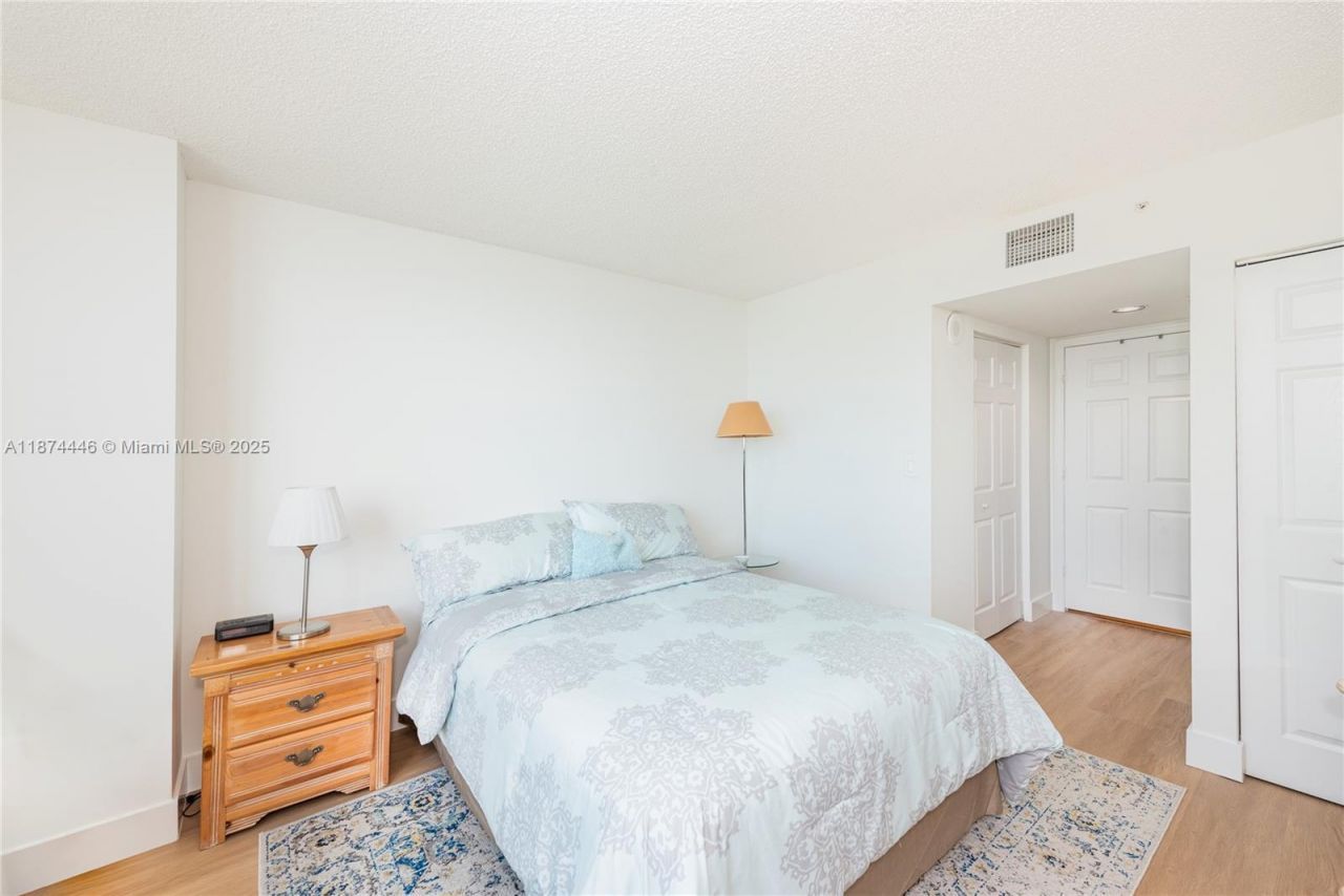 1155 Brickell Bay Dr, Unit 609, Miami, FL 33131 Photo