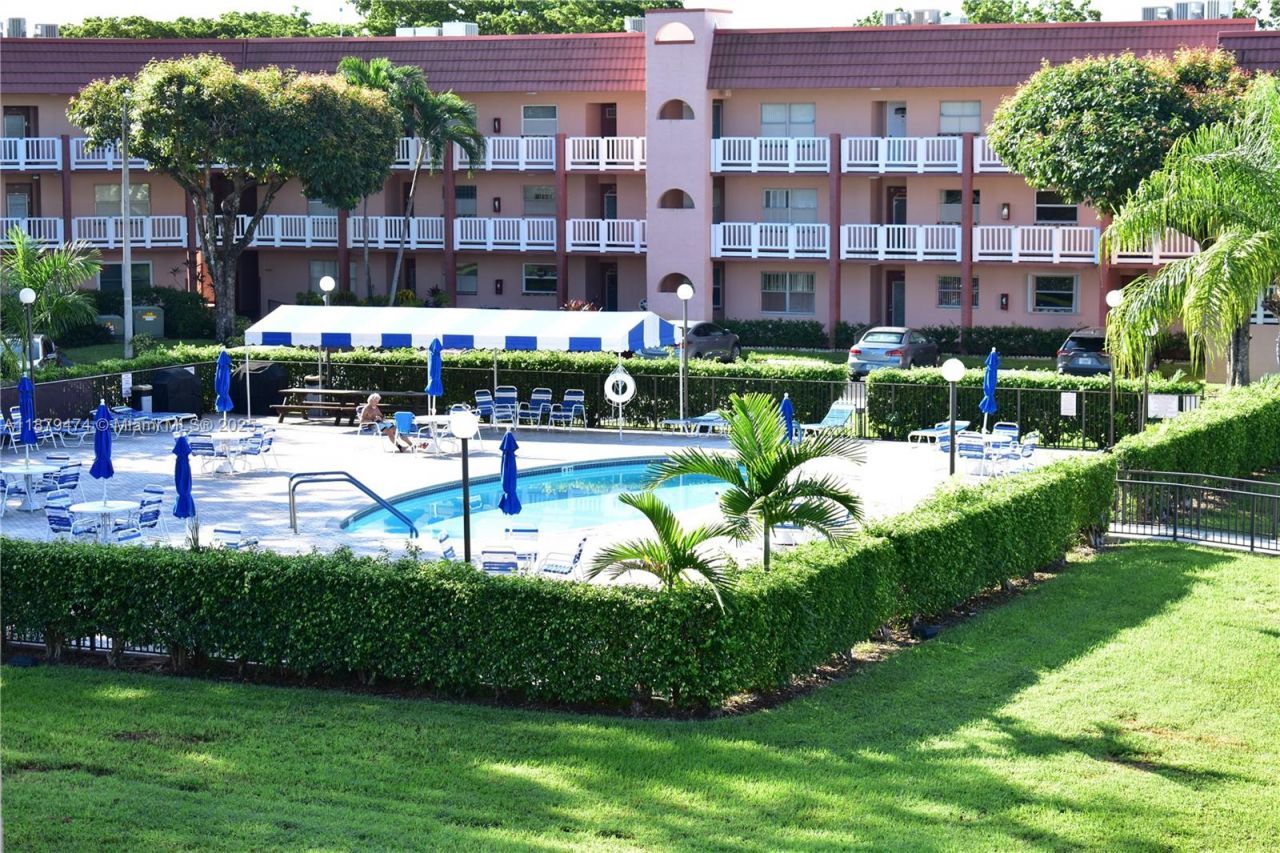 9641 Sunrise Lakes Blvd, Unit 306, Sunrise, FL 33322 Photo