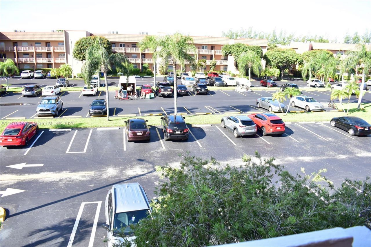 9641 Sunrise Lakes Blvd, Unit 306, Sunrise, FL 33322 Photo
