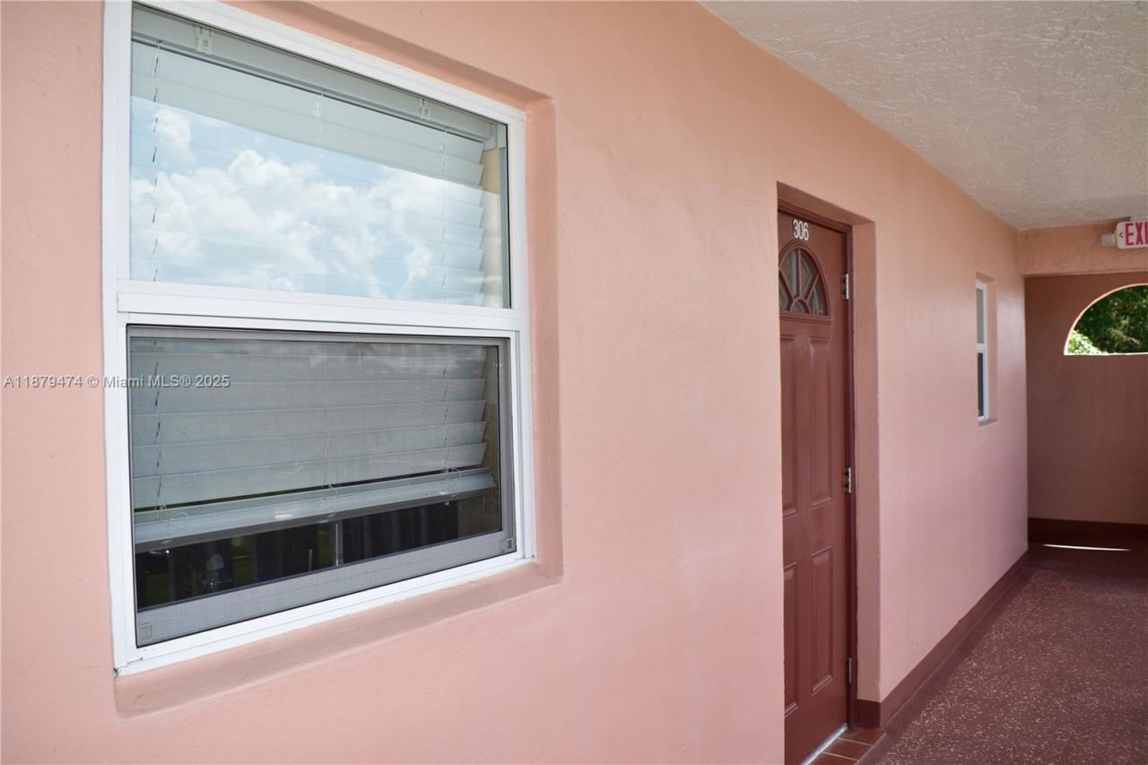 9641 Sunrise Lakes Blvd, Unit 306, Sunrise, FL 33322 Photo