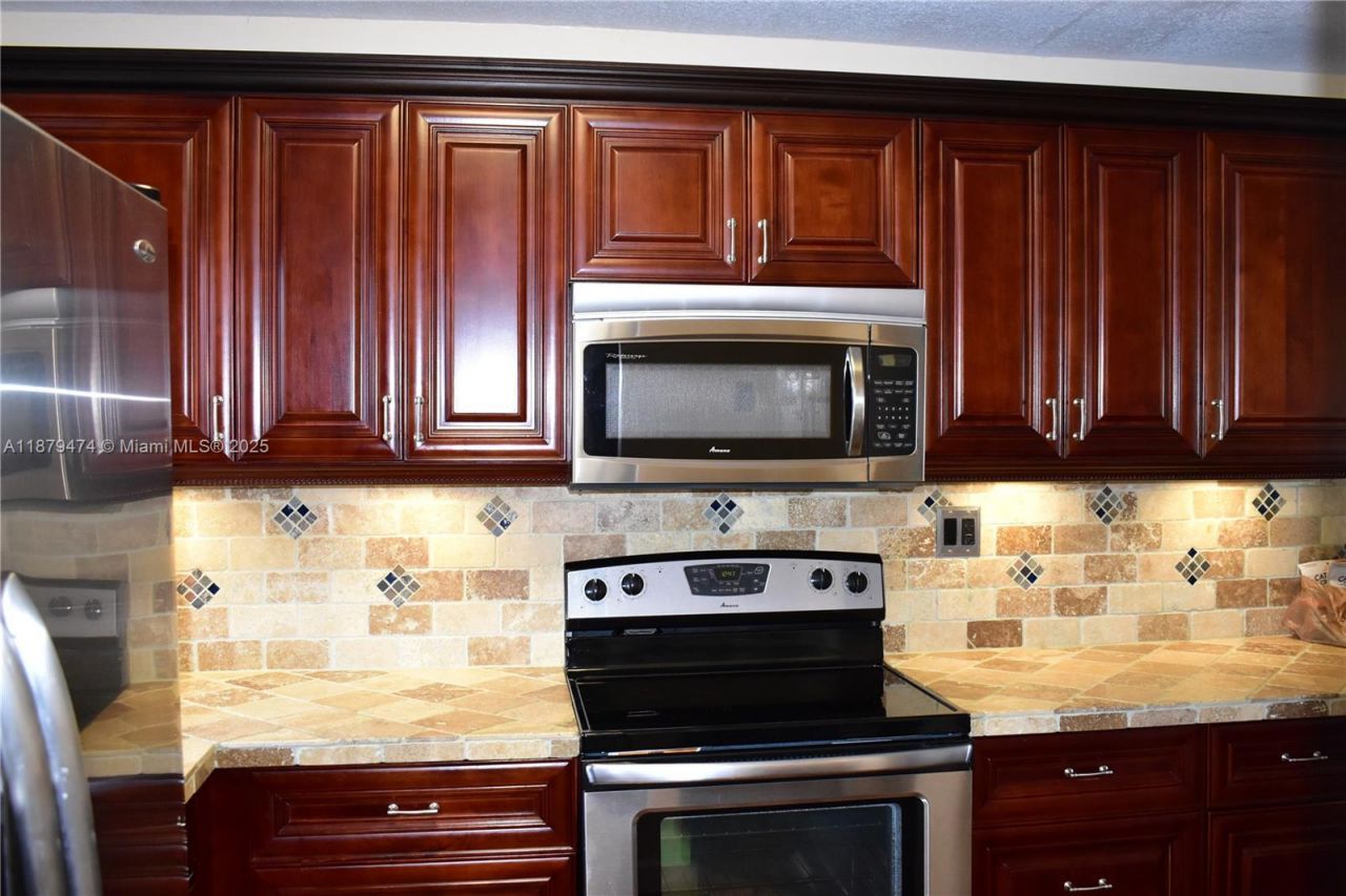 9641 Sunrise Lakes Blvd, Unit 306, Sunrise, FL 33322 Photo