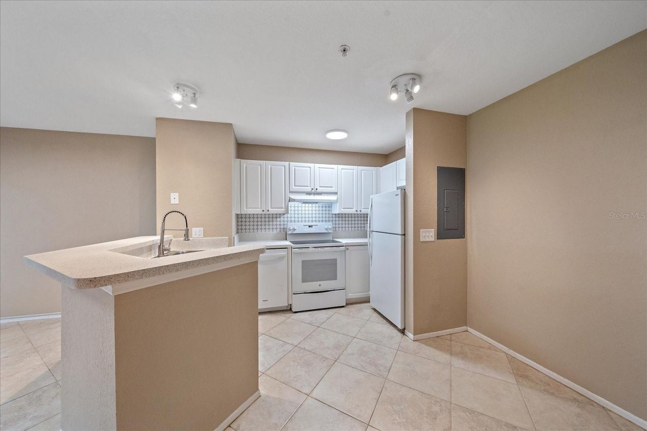 850 S Tamiami Trail, Unit 207, Sarasota, FL 34236 Photo