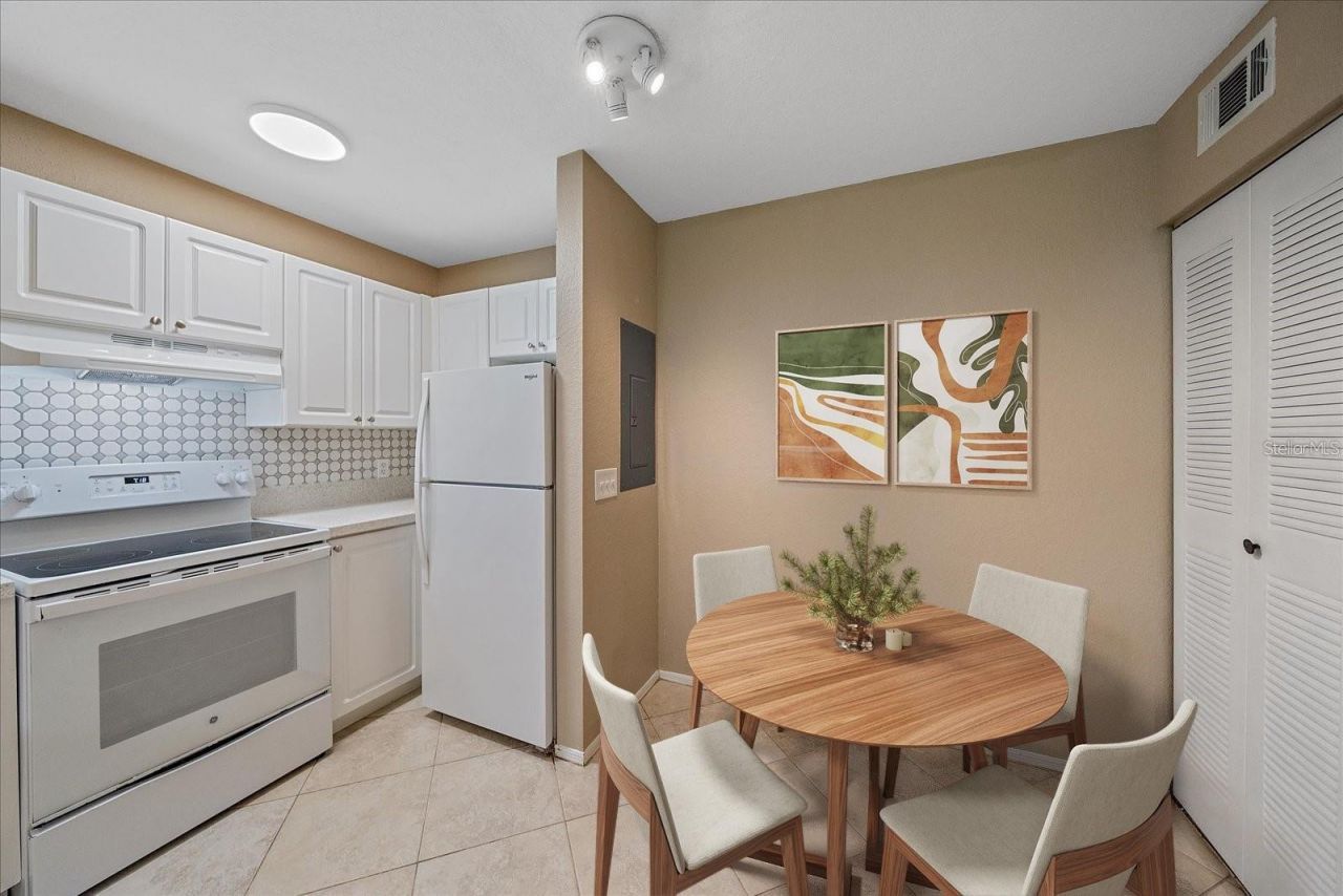 850 S Tamiami Trail, Unit 207, Sarasota, FL 34236 Photo