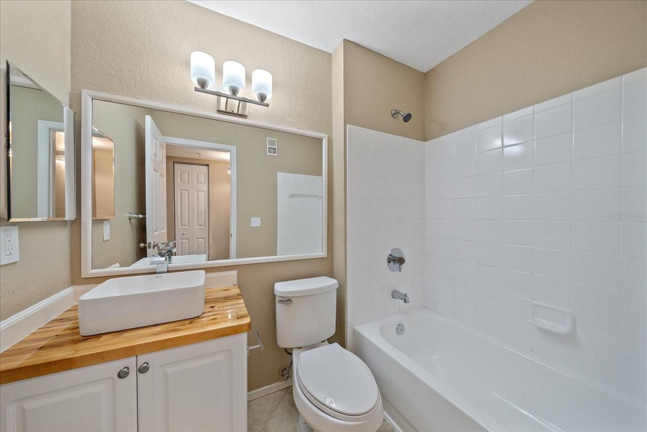 850 S Tamiami Trail, Unit 207, Sarasota, FL 34236 Photo