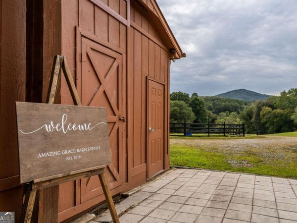 86 Stable Gate Drive, Blairsville, GA 30512