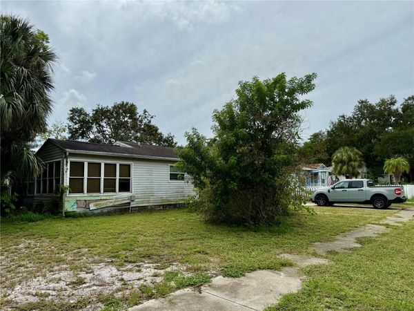 762 60TH AVENUE NE, ST PETERSBURG, FL 33703
