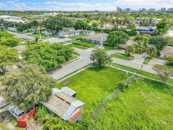 1819 Suwanee Dr, West Palm Beach, FL 33409