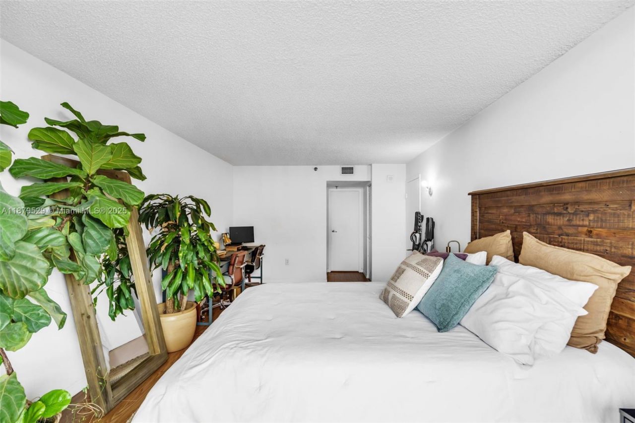 555 NE 15th St, Unit PH-D, Miami, FL 33132 Photo