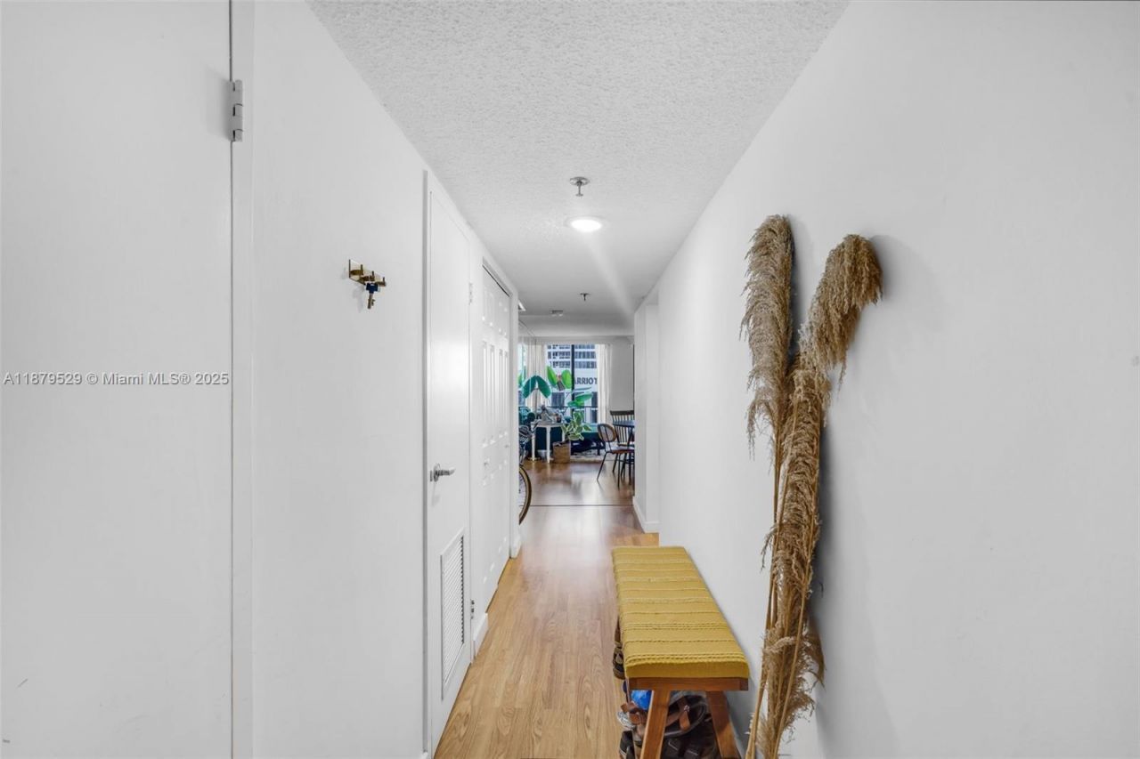 555 NE 15th St, Unit PH-D, Miami, FL 33132 Photo