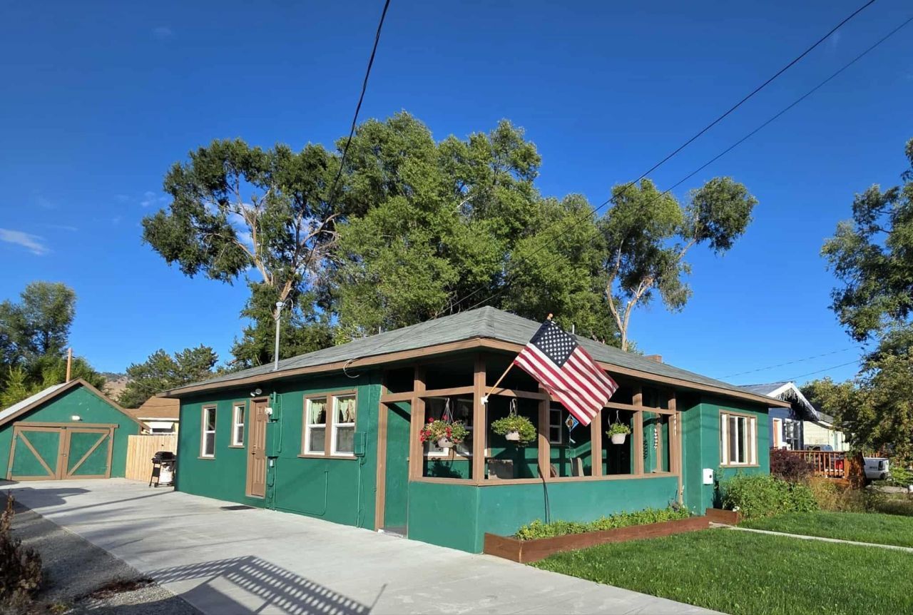 2441 Orchard Way, Klamath Falls, OR 97601 Main Photo