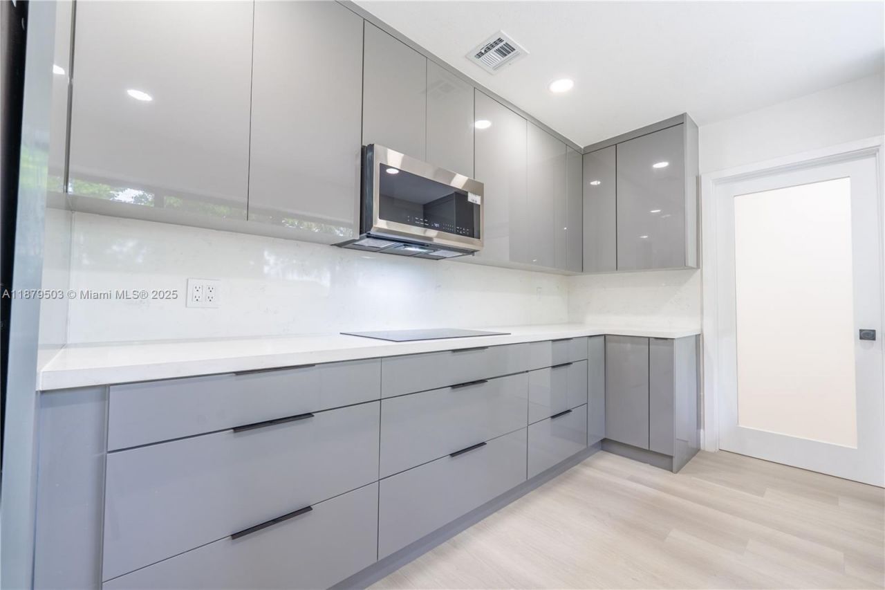 1301 NW 176th Ter, Miami Gardens, FL 33169 Photo