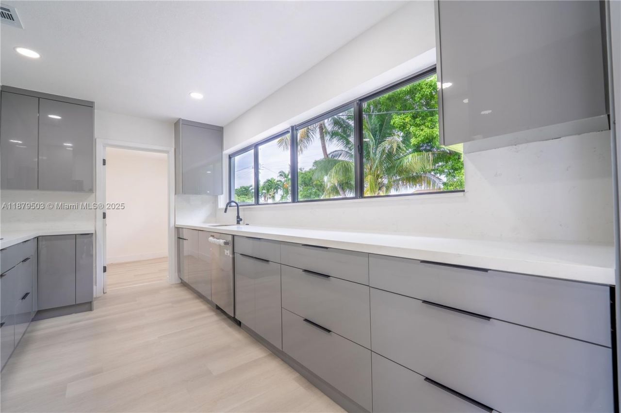 1301 NW 176th Ter, Miami Gardens, FL 33169 Photo