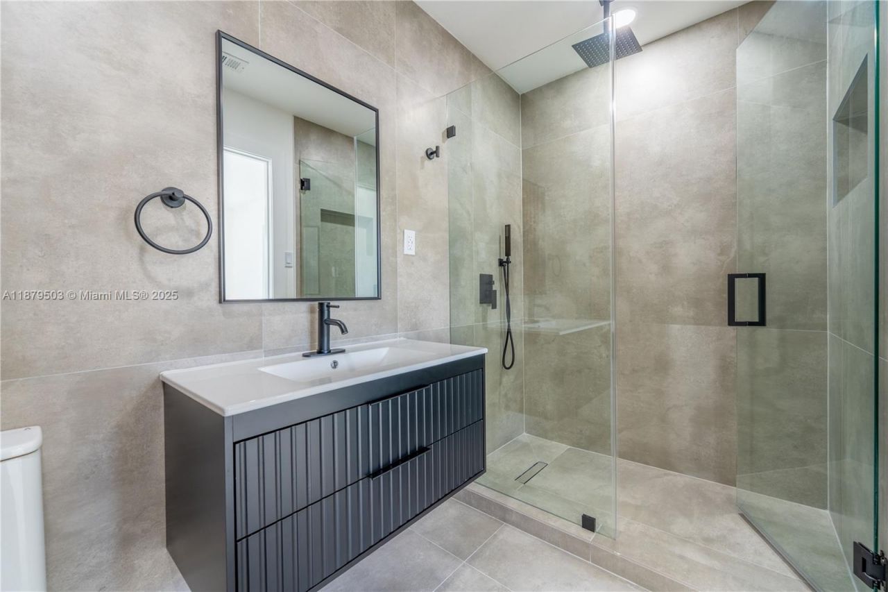 1301 NW 176th Ter, Miami Gardens, FL 33169 Photo