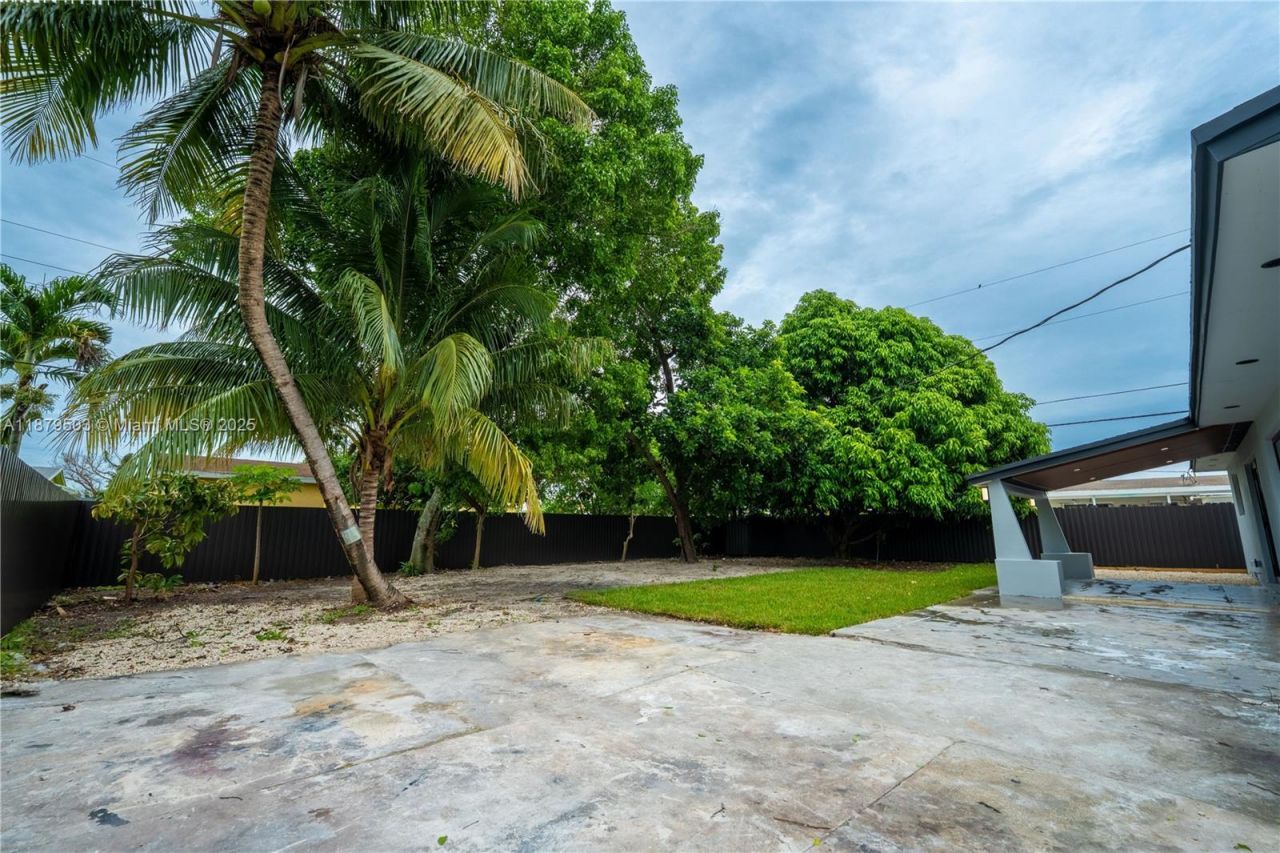 1301 NW 176th Ter, Miami Gardens, FL 33169 Photo