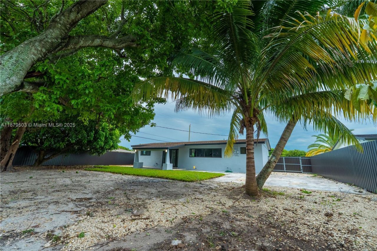 1301 NW 176th Ter, Miami Gardens, FL 33169 Photo