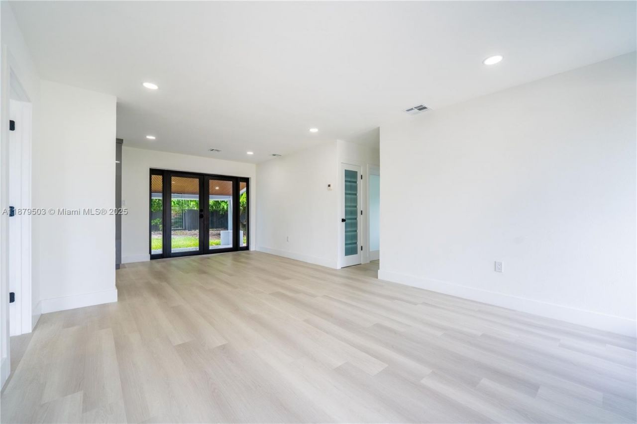 1301 NW 176th Ter, Miami Gardens, FL 33169 Photo