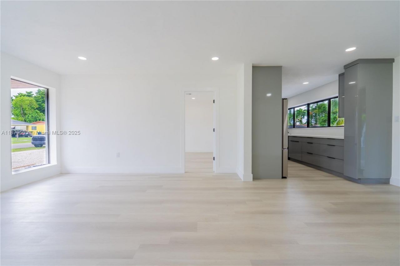 1301 NW 176th Ter, Miami Gardens, FL 33169 Photo