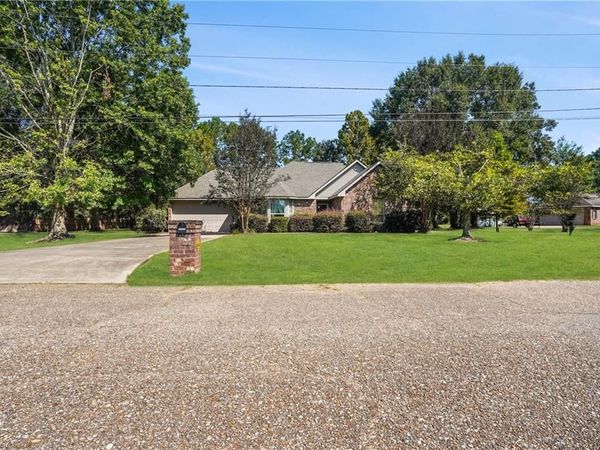 17379 OAK HOLLOW Drive, Ponchatoula, LA 70454