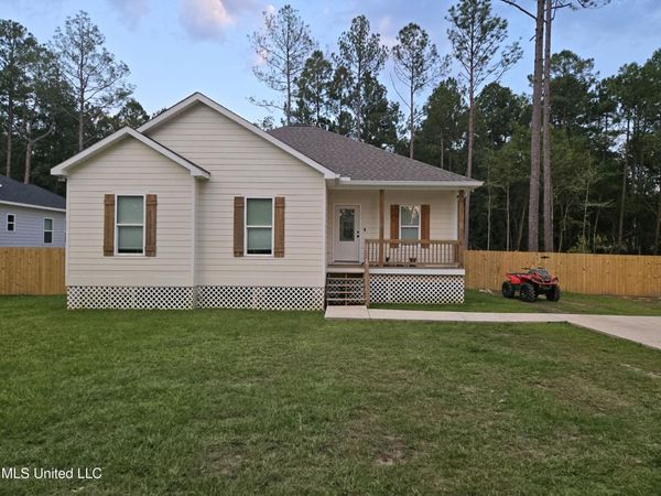 1711 E Lakeshore Drive, Carriere, MS 39426