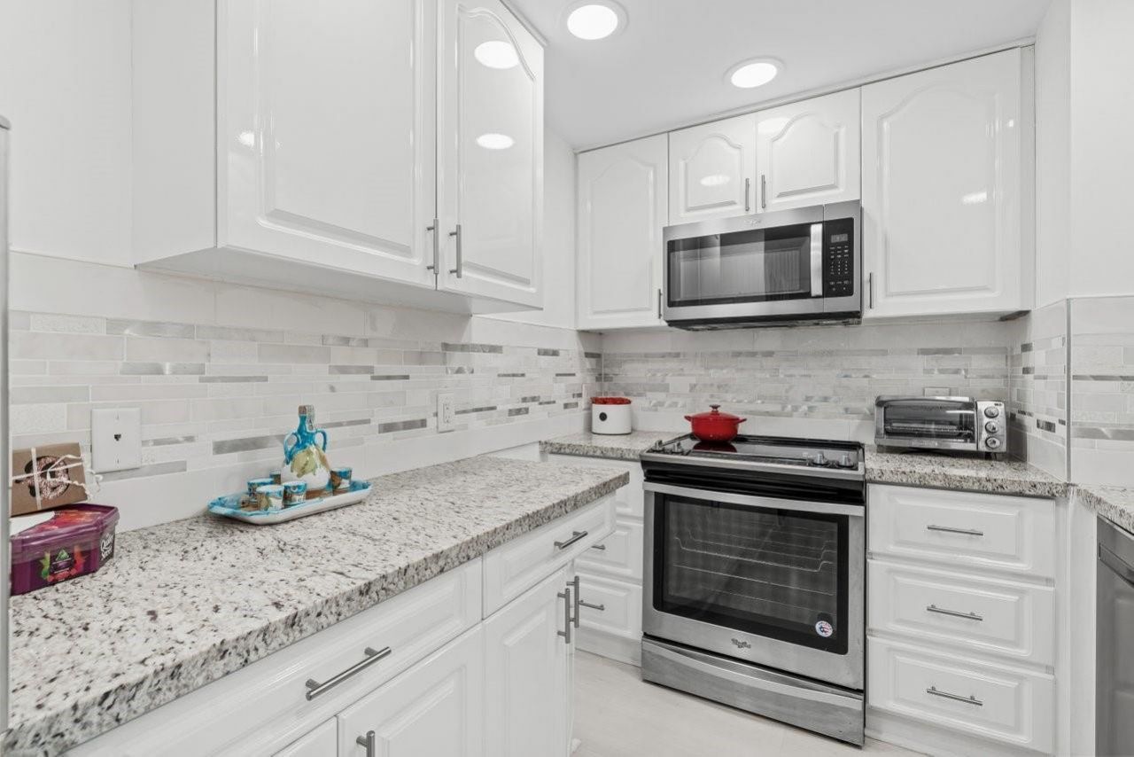 5600 N Flagler Drive, Unit 2004, West Palm Beach, FL 33407 Photo