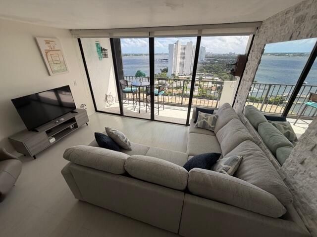 5600 N Flagler Drive, Unit 2004, West Palm Beach, FL 33407 Photo