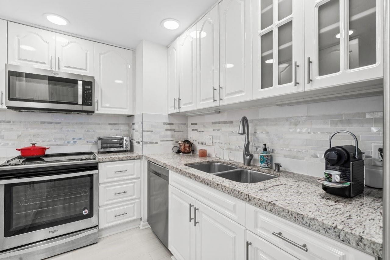 5600 N Flagler Drive, Unit 2004, West Palm Beach, FL 33407 Photo