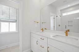 442 Queenview Lane photo 4