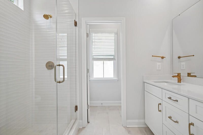 442 Queenview Lane Photo 3