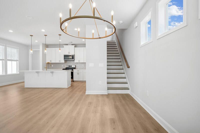 442 Queenview Lane Photo 6