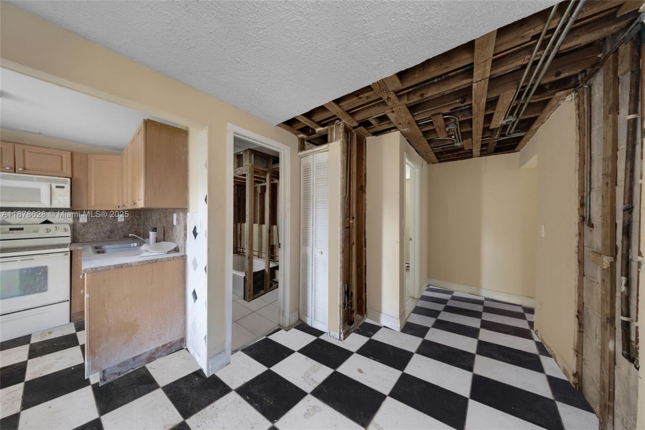 227 NW 17th Ave, Miami, FL 33125 Photo