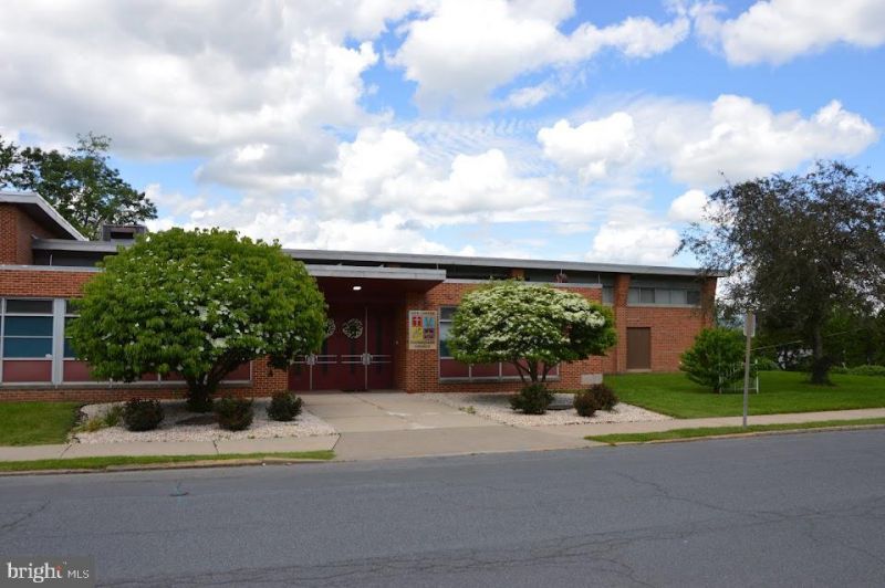 2300 MAHANTONGO STREET, POTTSVILLE, PA 17901