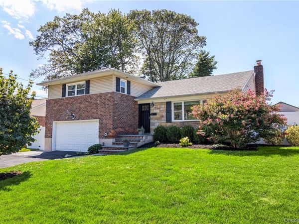 7 Driftwood Drive, Glen Cove, NY 11542