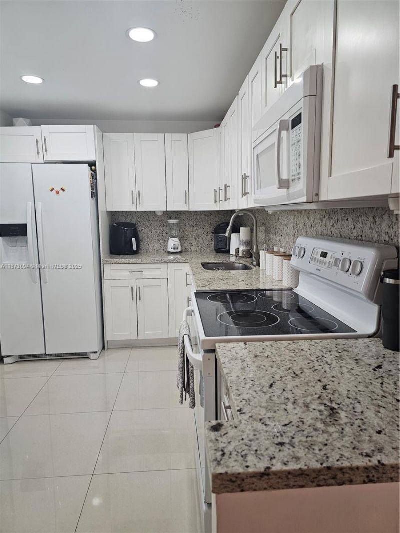 20400 W Country Club Dr, Unit 315, Aventura, FL 33180 Photo