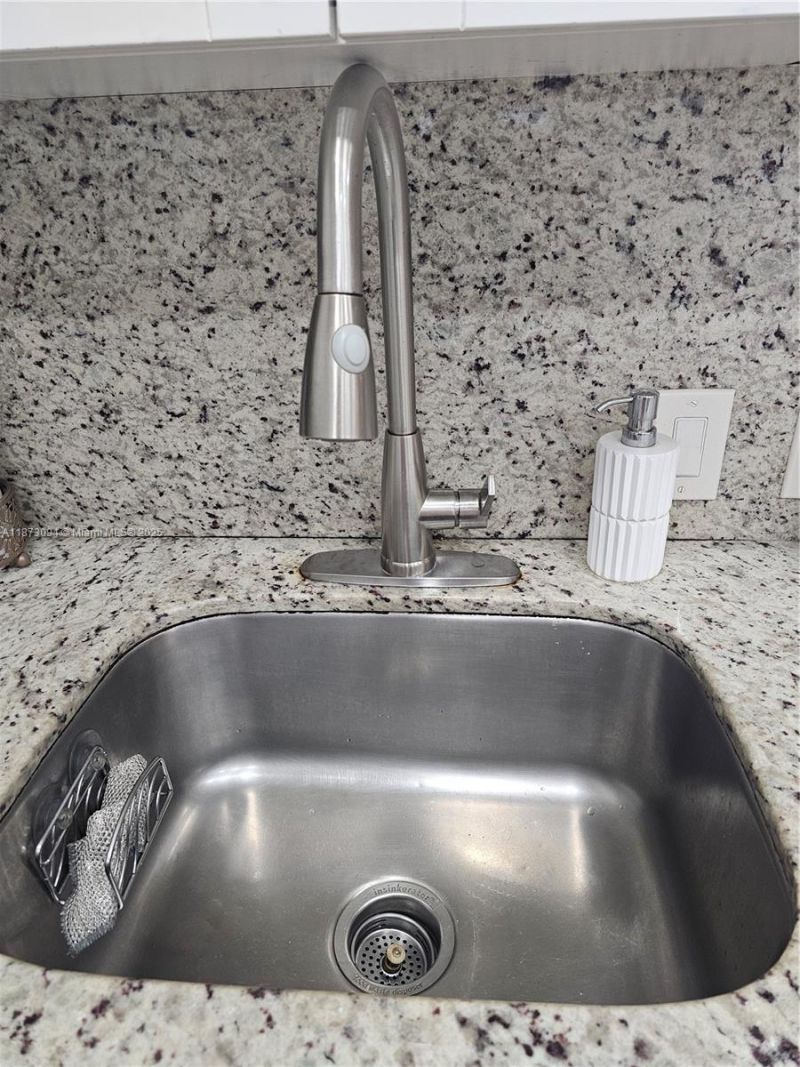 20400 W Country Club Dr, Unit 315, Aventura, FL 33180 Photo