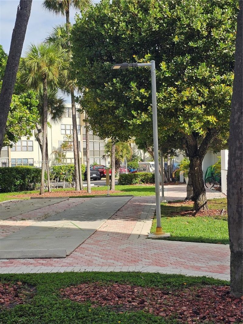 20400 W Country Club Dr, Unit 315, Aventura, FL 33180 Photo