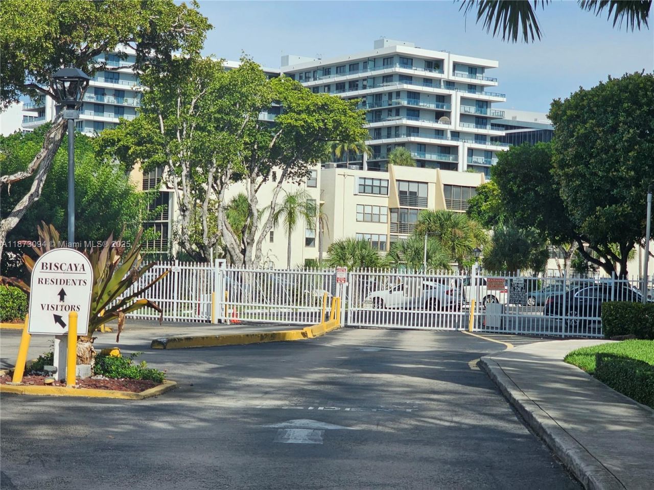 20400 W Country Club Dr, Unit 315, Aventura, FL 33180 Photo