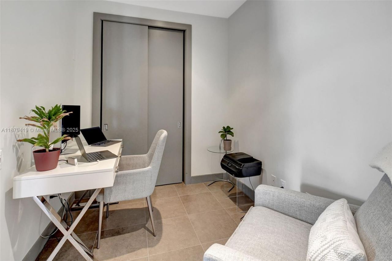 110 SE 2nd St, Unit 203, Delray Beach, FL 33444 Photo