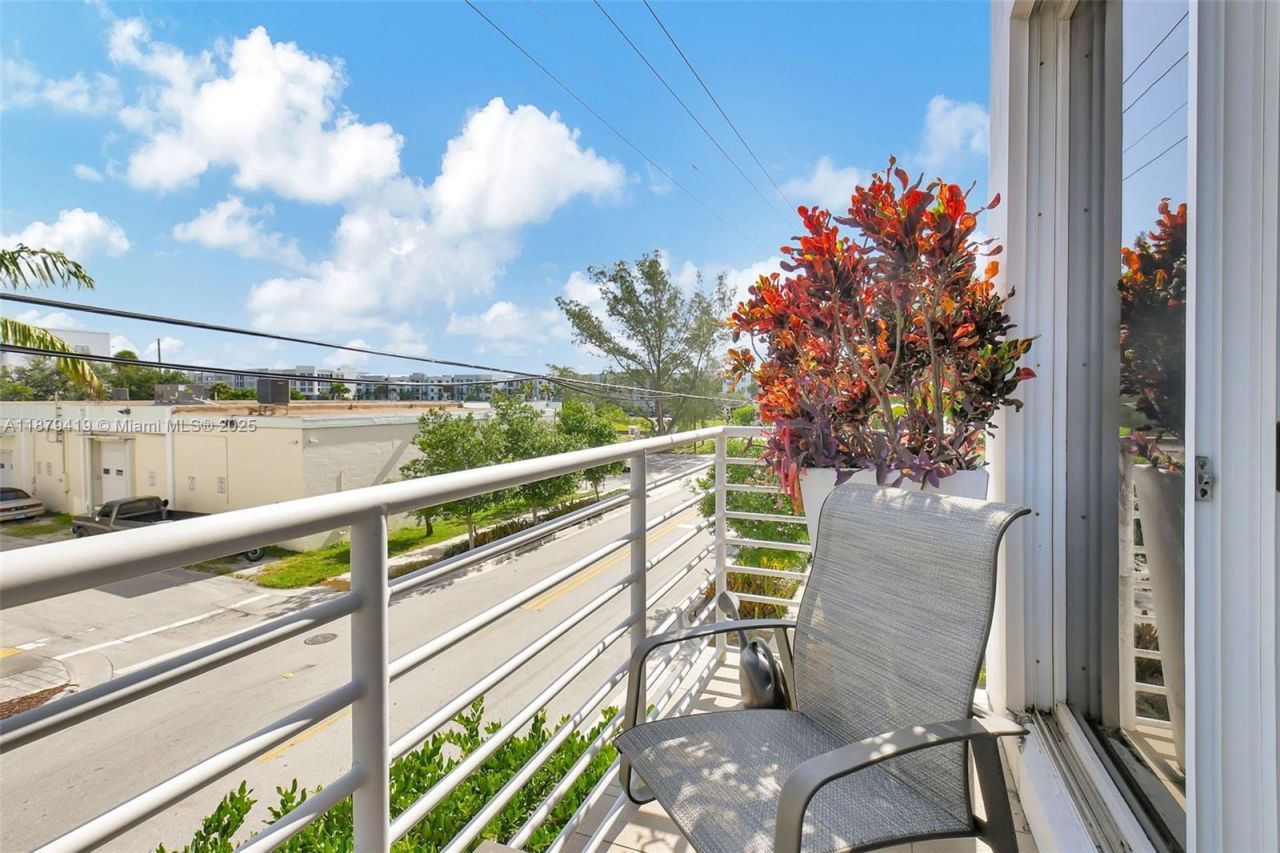 110 SE 2nd St, Unit 203, Delray Beach, FL 33444 Photo