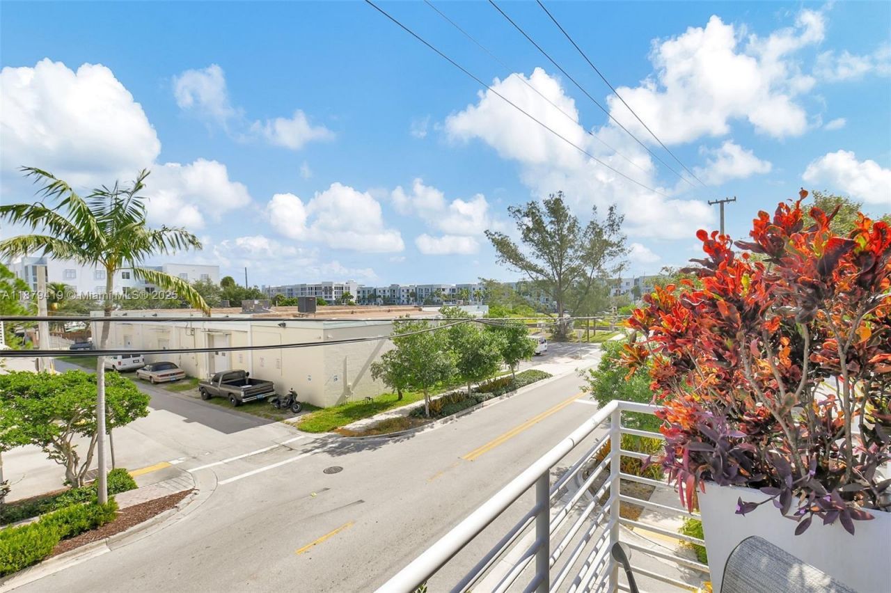 110 SE 2nd St, Unit 203, Delray Beach, FL 33444 Photo