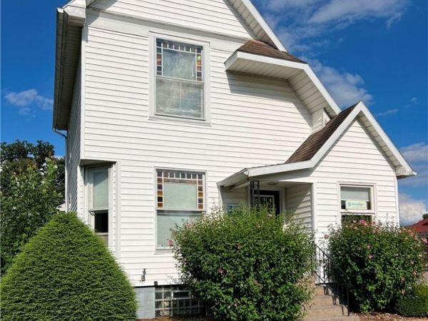 815 N WATER Street, Uhrichsville, OH 44683