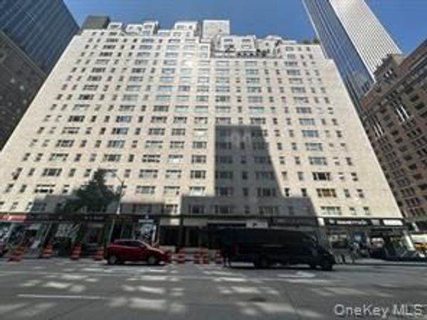 100 West 57th Street, Unit 2G, New York (Manhattan), NY 10019