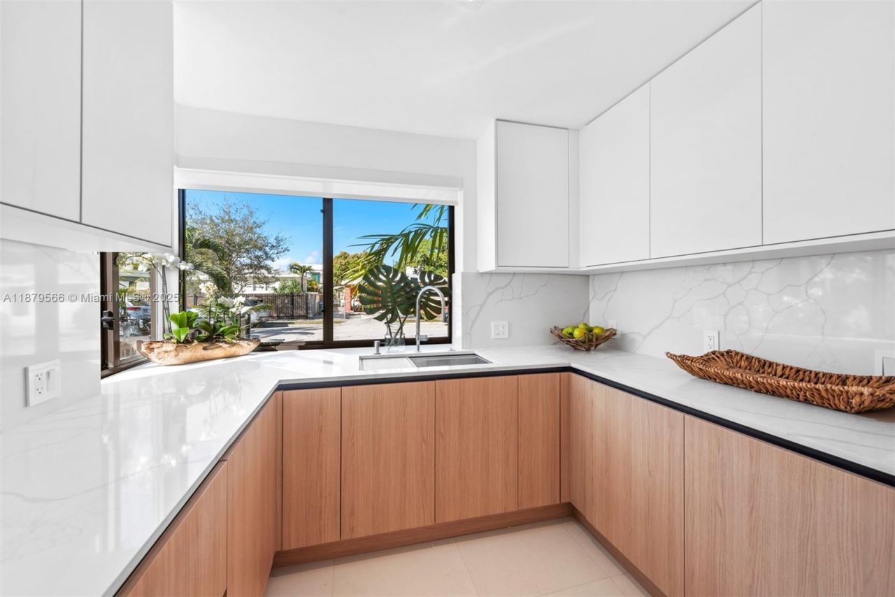 120 NE 49th St, Miami, FL 33137 Photo