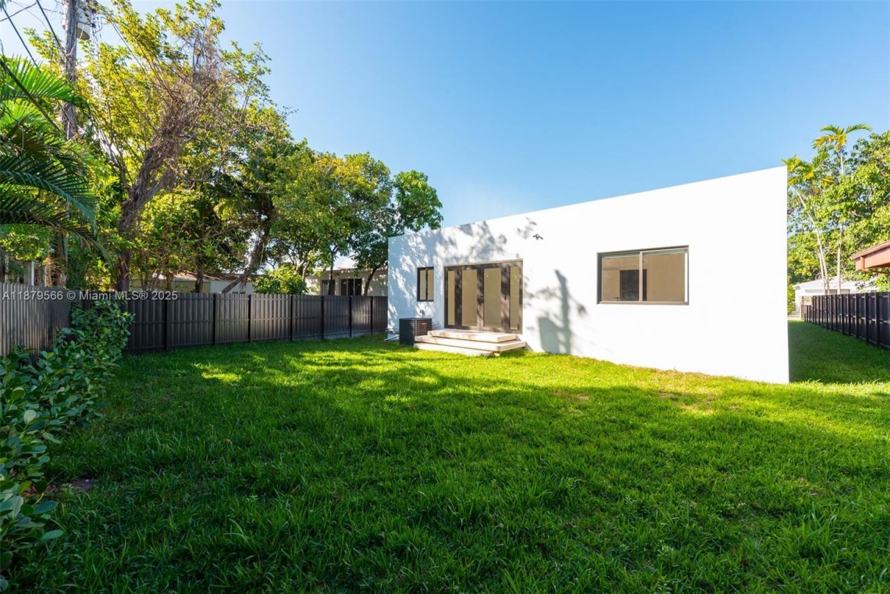 120 NE 49th St, Miami, FL 33137 Photo