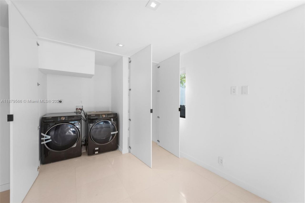 120 NE 49th St, Miami, FL 33137 Photo