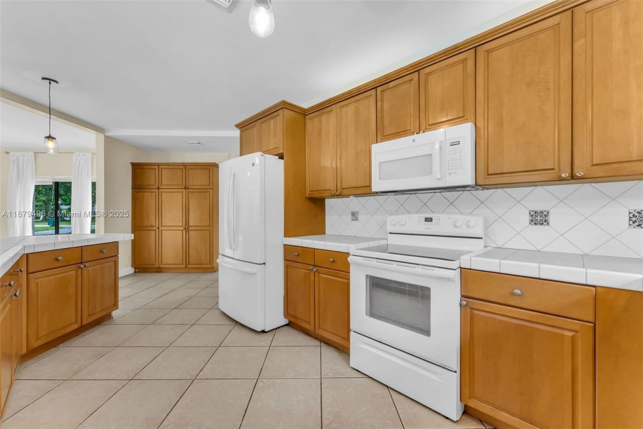 6275 SW 123rd Ter, Pinecrest, FL 33156 Photo