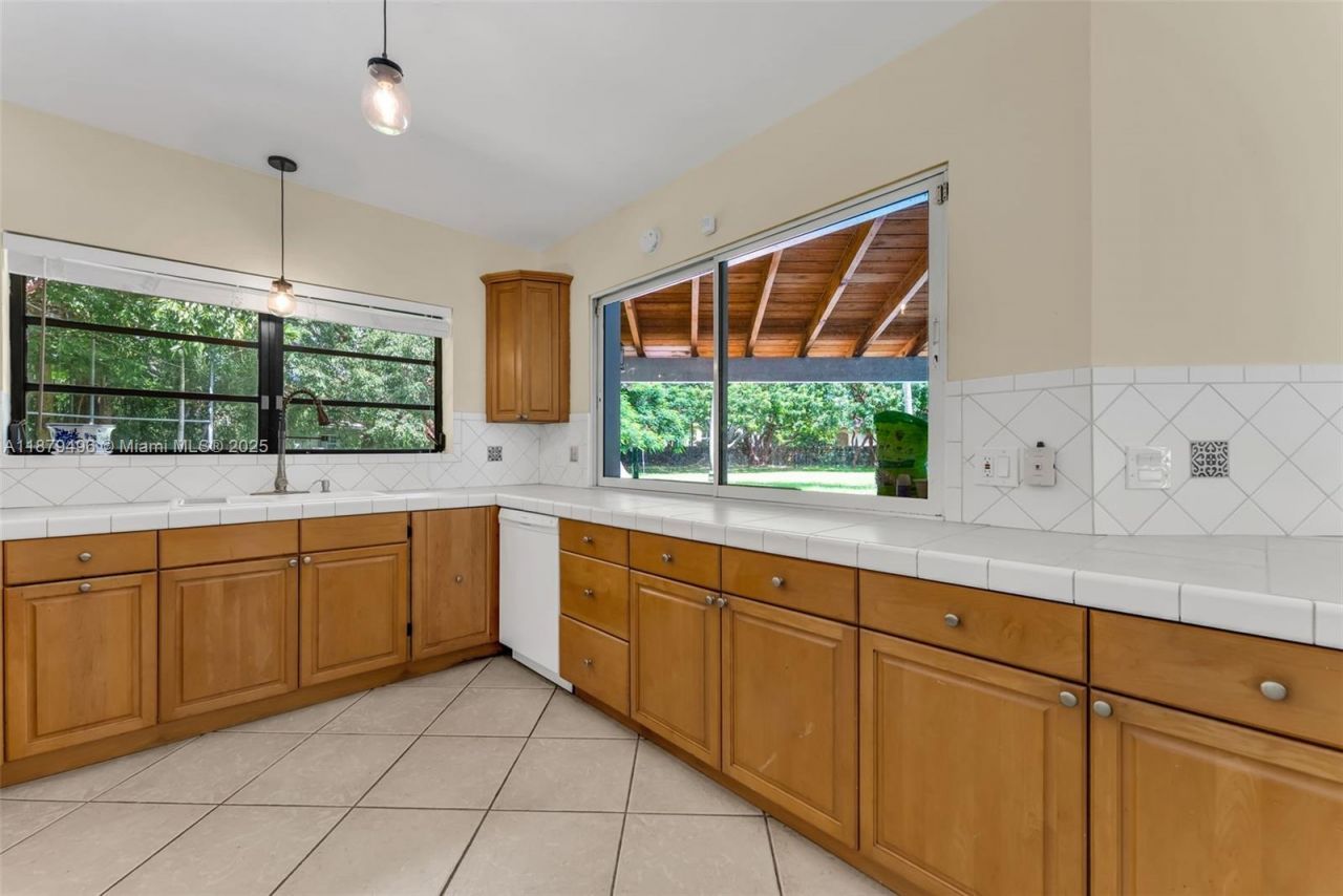 6275 SW 123rd Ter, Pinecrest, FL 33156 Photo