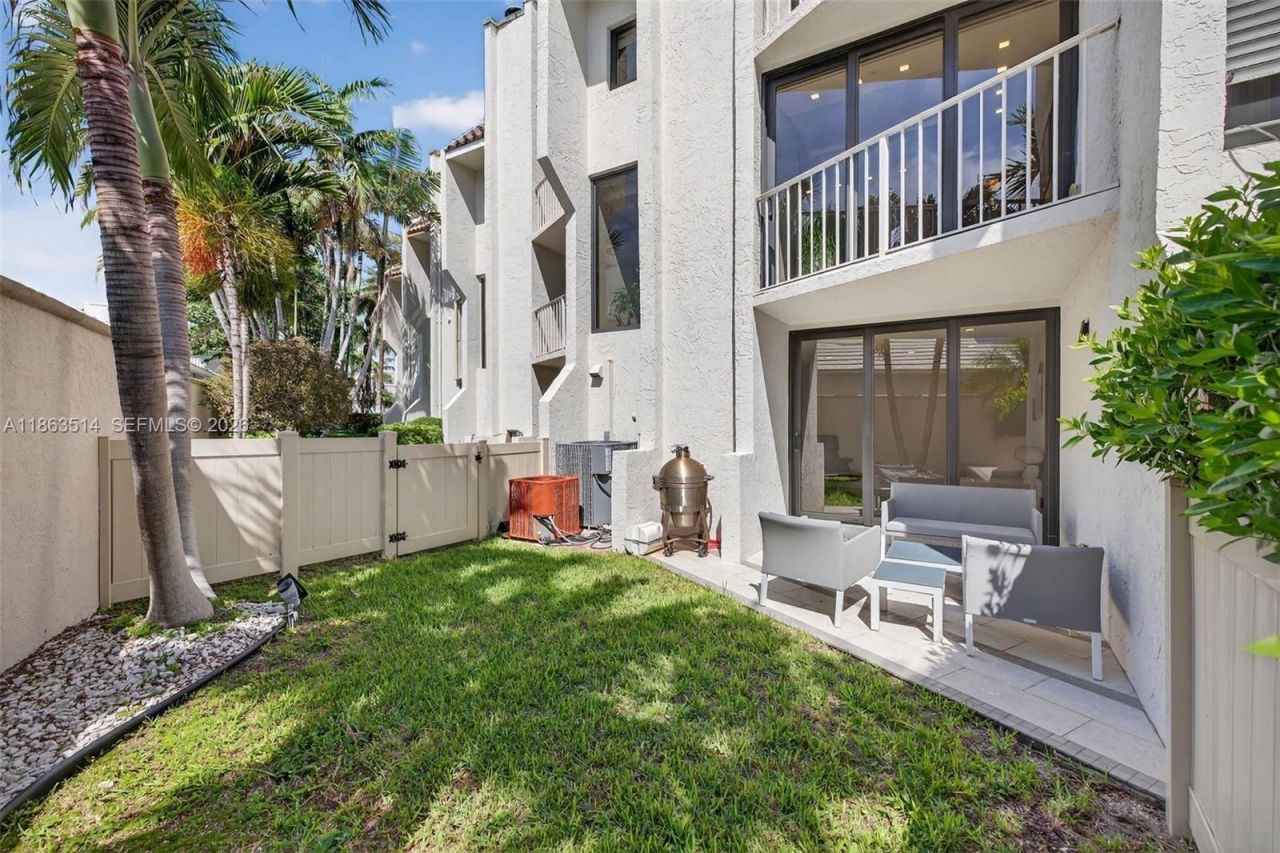 1223 Hillsboro Mile, Unit 4, Hillsboro Beach, FL 33062 Photo